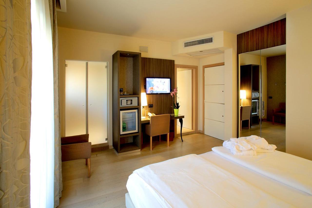 Hotel Galvani Торри-дель-Бенако Экстерьер фото