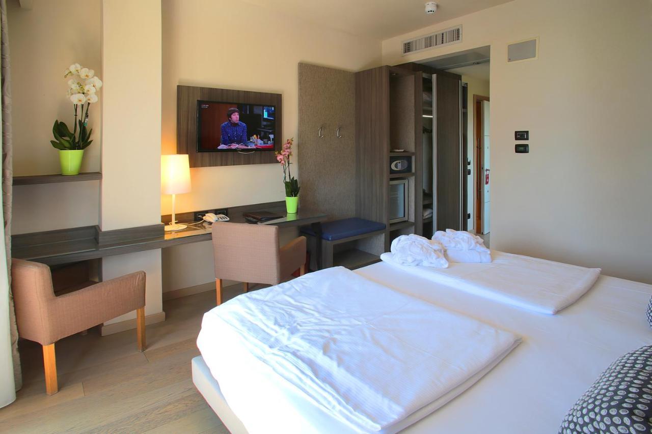 Hotel Galvani Торри-дель-Бенако Экстерьер фото