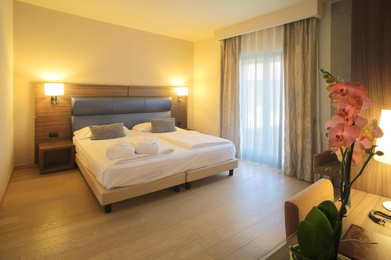 Hotel Galvani Торри-дель-Бенако Экстерьер фото