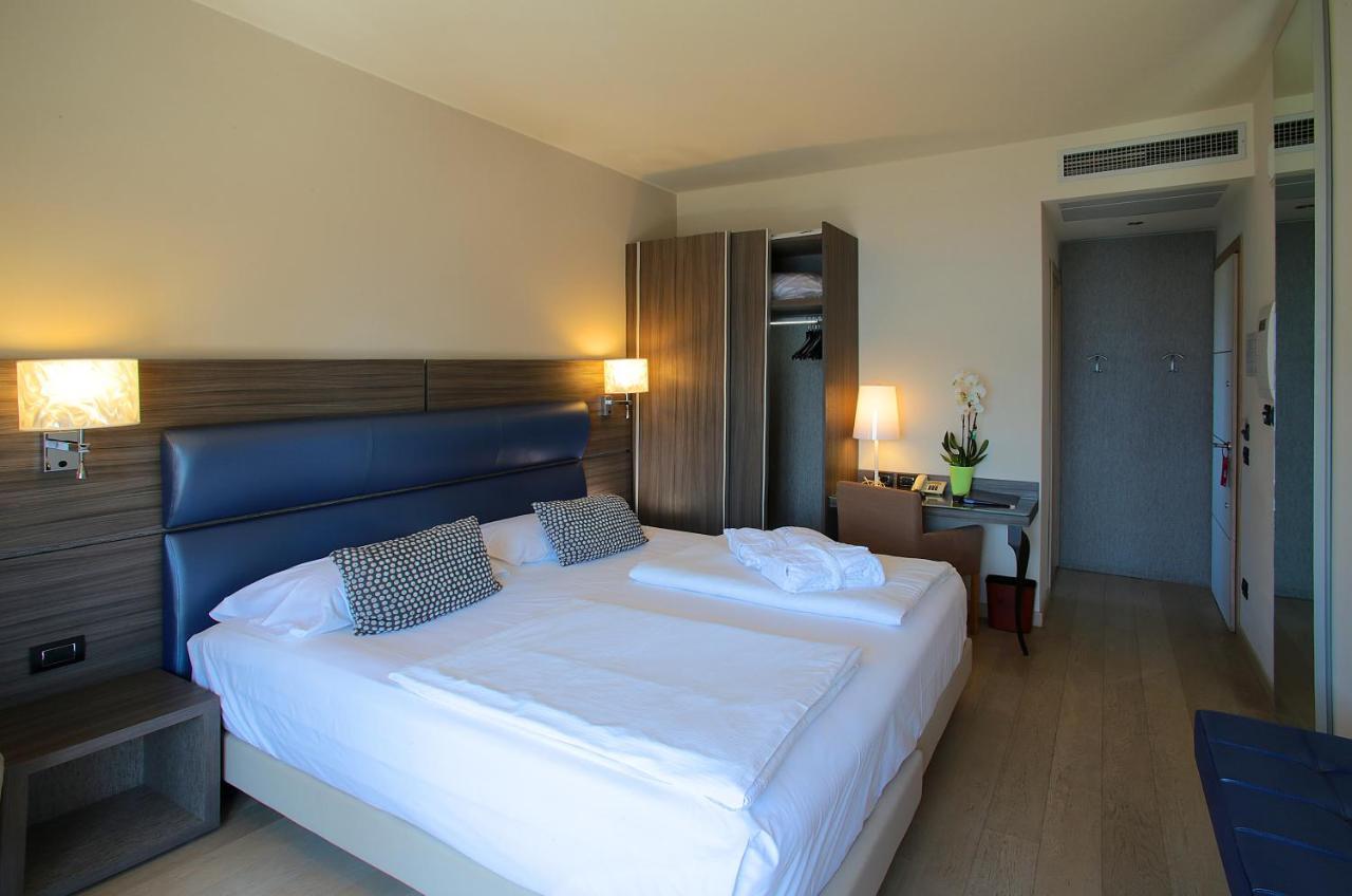 Hotel Galvani Торри-дель-Бенако Экстерьер фото