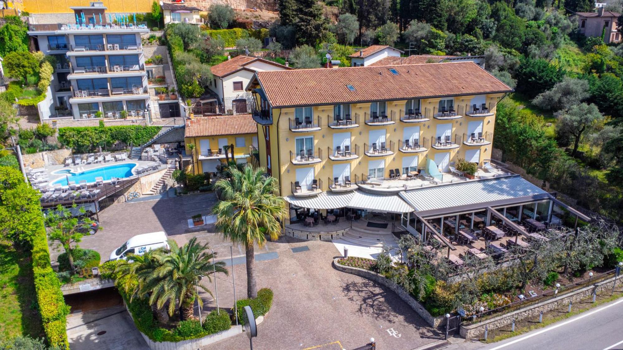 Hotel Galvani Торри-дель-Бенако Экстерьер фото