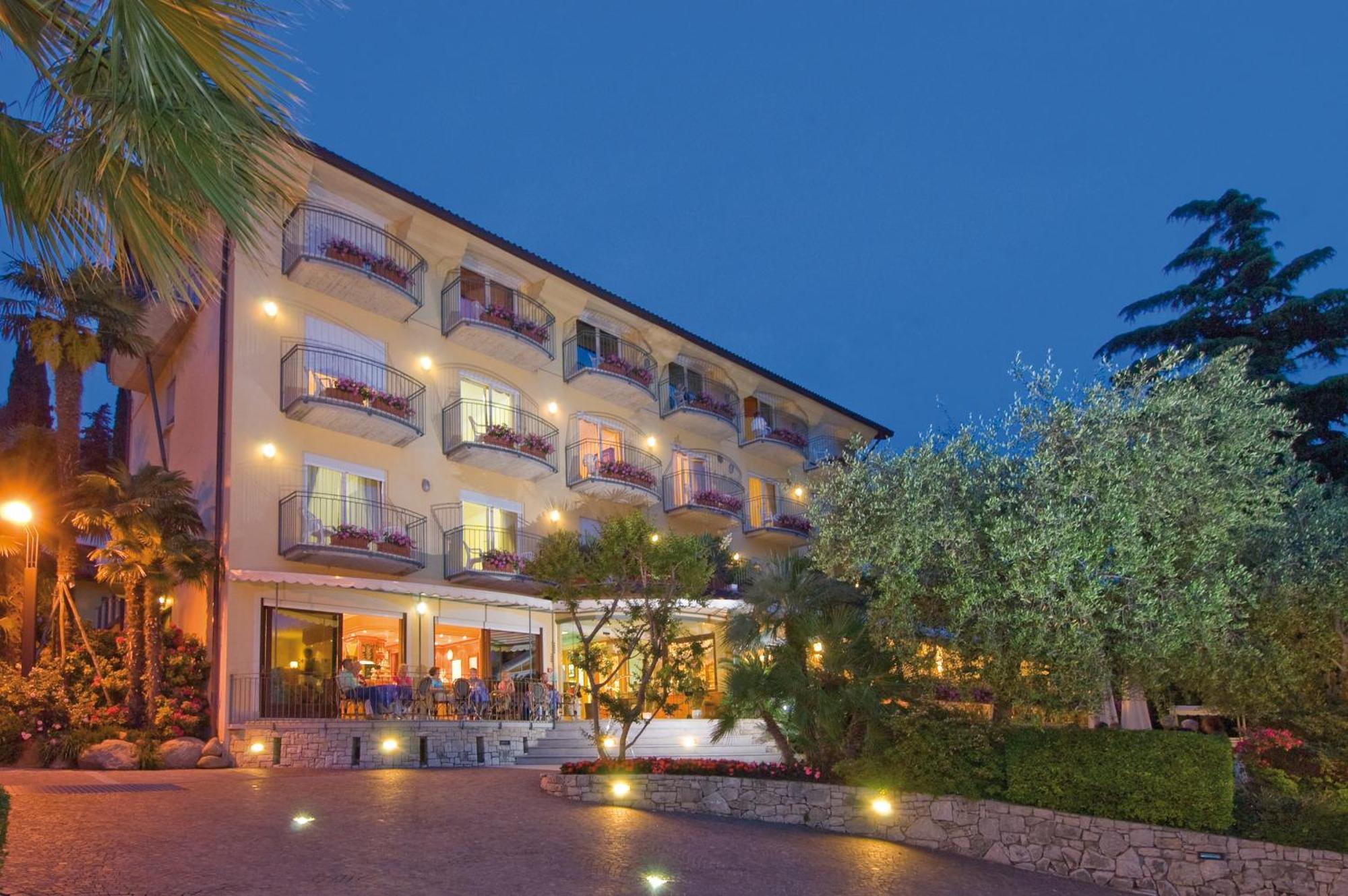 Hotel Galvani Торри-дель-Бенако Экстерьер фото