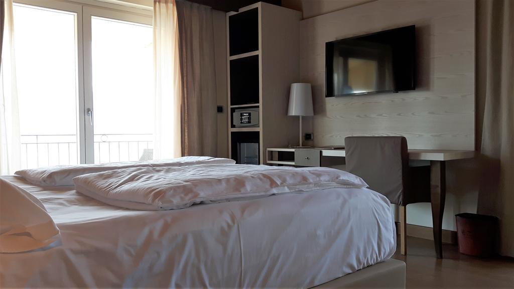 Hotel Galvani Торри-дель-Бенако Экстерьер фото