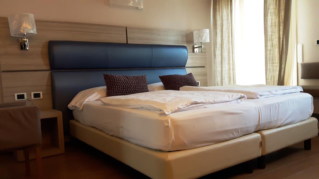 Hotel Galvani Торри-дель-Бенако Экстерьер фото