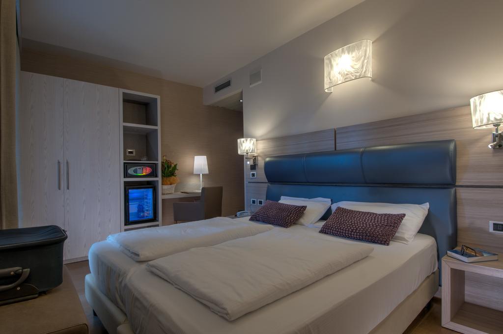 Hotel Galvani Торри-дель-Бенако Экстерьер фото