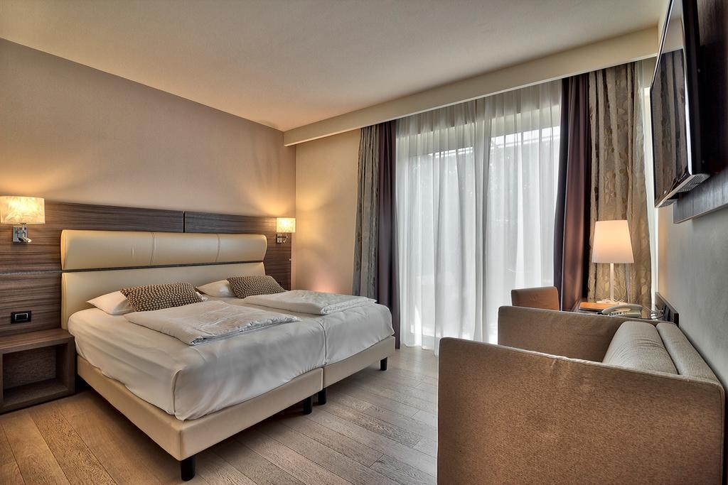 Hotel Galvani Торри-дель-Бенако Экстерьер фото