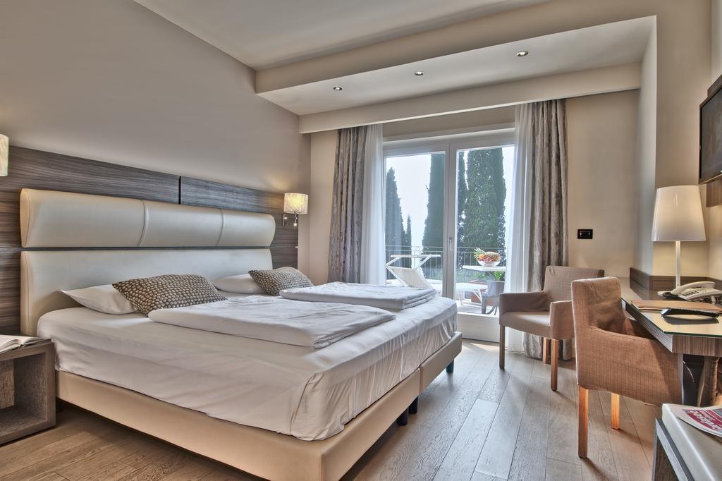 Hotel Galvani Торри-дель-Бенако Экстерьер фото