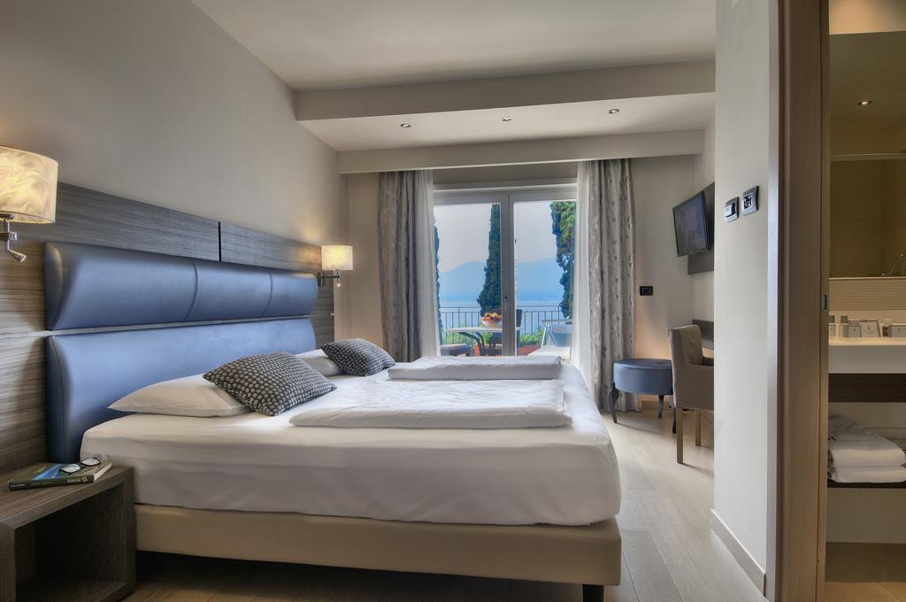 Hotel Galvani Торри-дель-Бенако Экстерьер фото